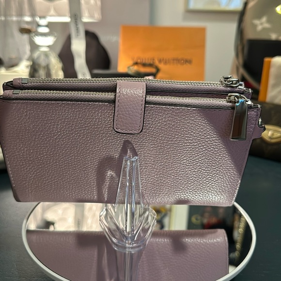 Authentic Michael Kors Women’s Leather Wallet, NWOT Pale Lilac, Silver H… - Picture 4 of 16